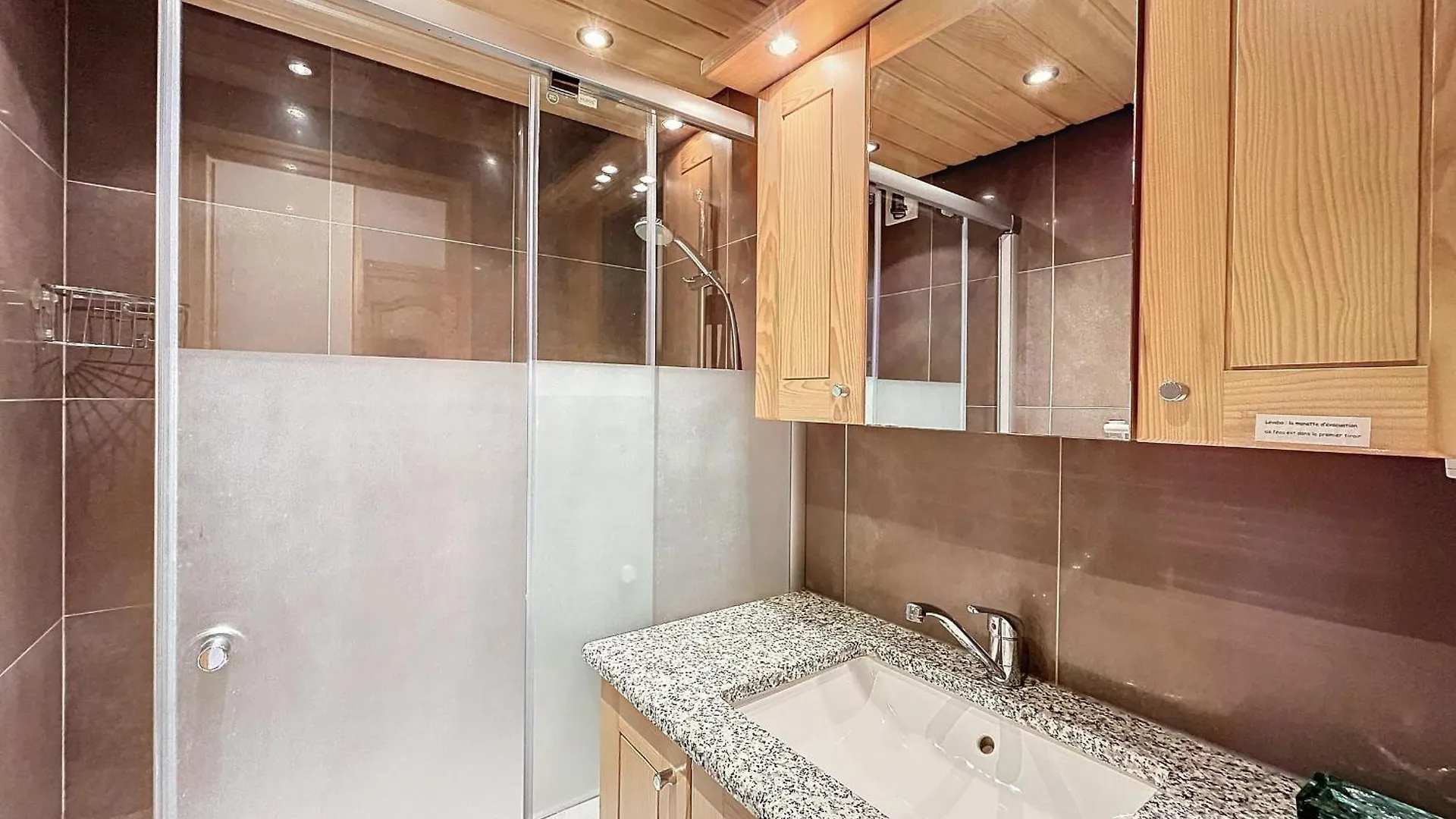 Appartement 3 Pieces Tout Equipe Avec Balcon Et Box Ferme, A 1,2 Km Du Centre De Combloux - Fr-1-560-141 France